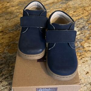 Little boys size 10 lightly used leather ankle boot